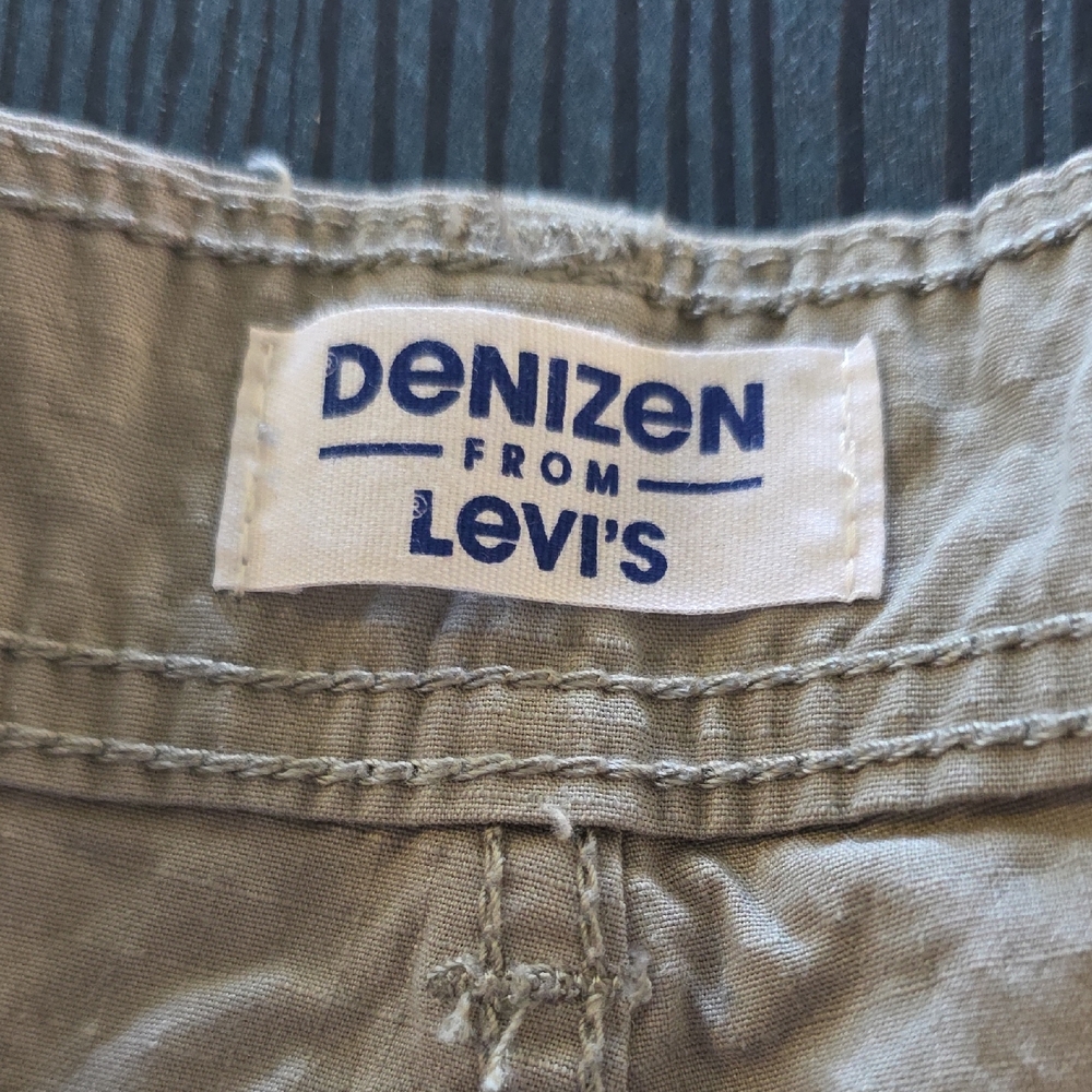 Denizen from Levi's Light Gray Cargo Shorts - Picture 2 of 5